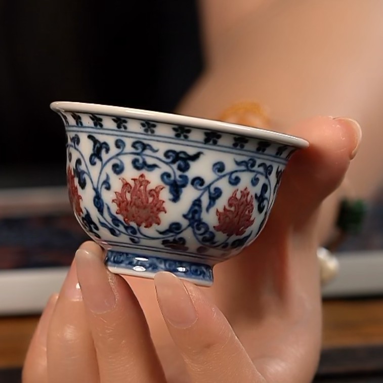 【品遗敬仁】研山琢器青花釉里红缠枝莲小压手杯60cc 口径7 高4.3