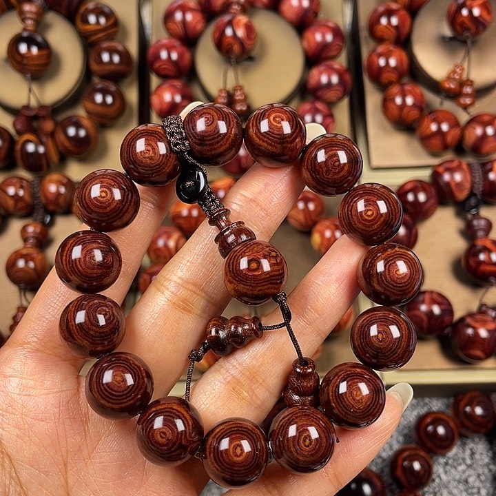 花梨木类龙*⋯1.5尺寸花梨手串