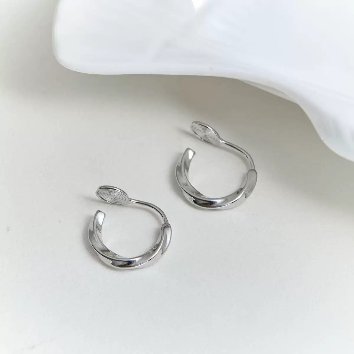 铜合金耳饰 不规则小圆圈基础款通勤休闲简约小圈耳夹无耳洞无痛