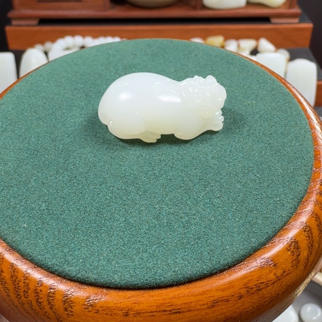 和田玉颈饰未镶嵌加****点