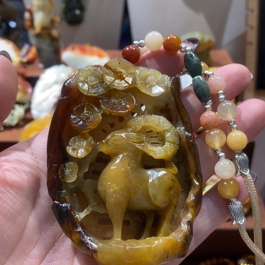 蛇纹石玉未镶嵌颈饰