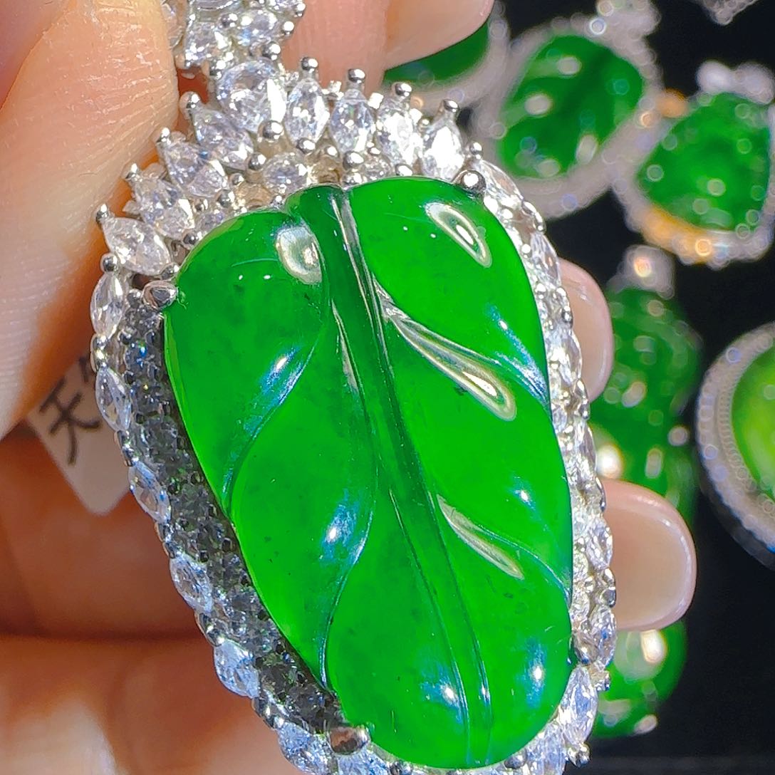 翡翠吊坠(赠链)银S925镶嵌