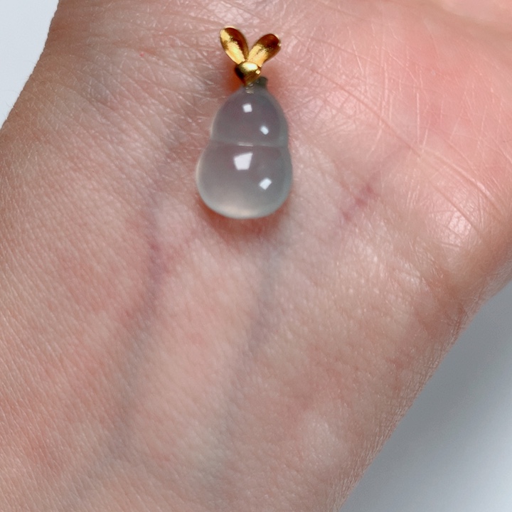 翡翠18K金镶嵌颈饰葫芦