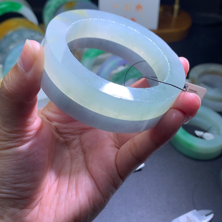 定制翡翠未镶嵌翡翠手镯