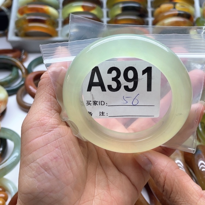 蛇纹石玉未镶嵌手镯小*羊