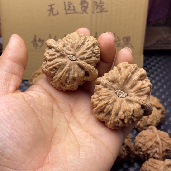 超***哥文玩核桃吊坠粗筋有冰雹眼不退不换