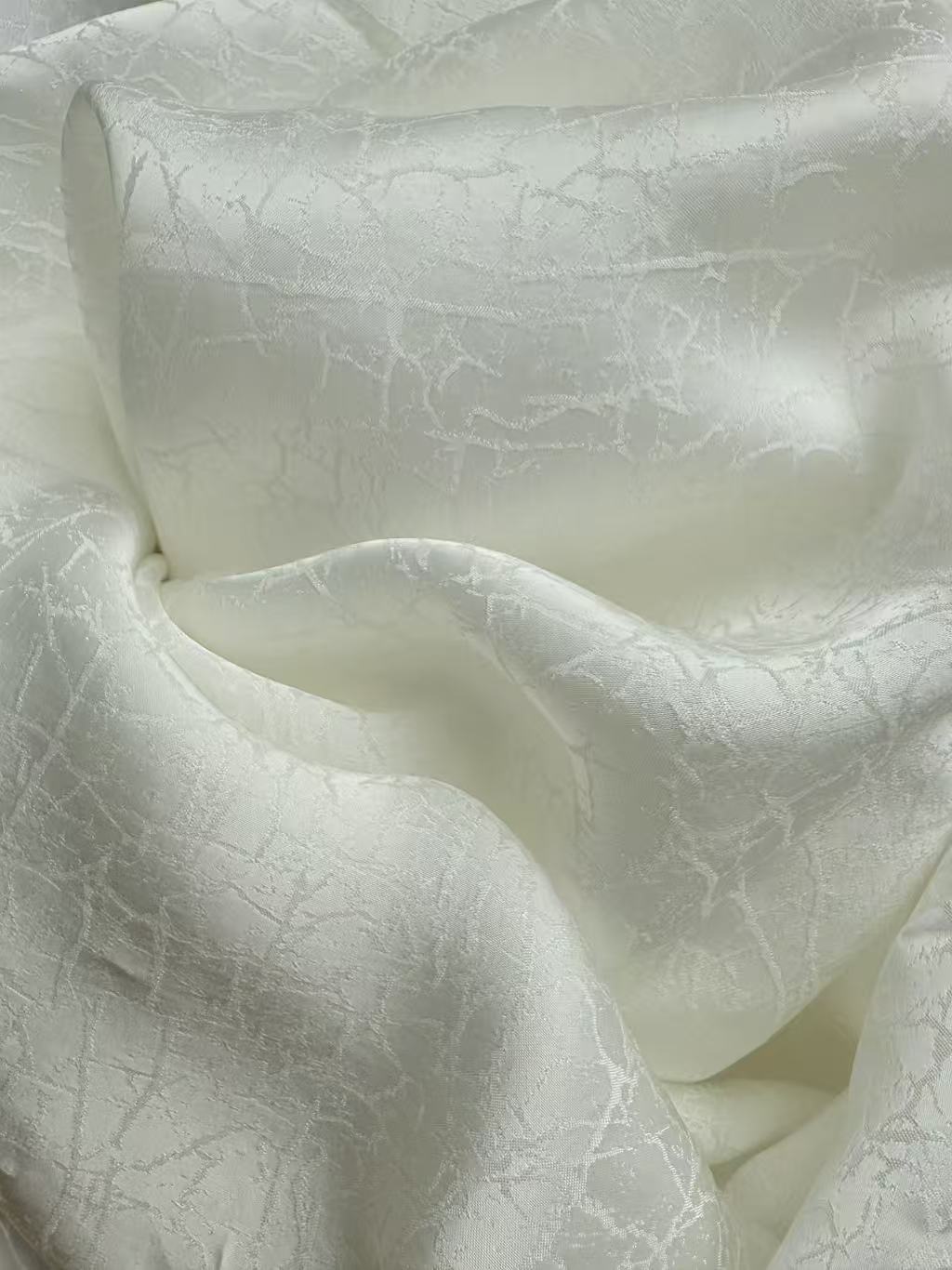 龟裂纹重磅香云纱薯莨纯丝老料高端服装面料黑白色透彩加绒秋冬款