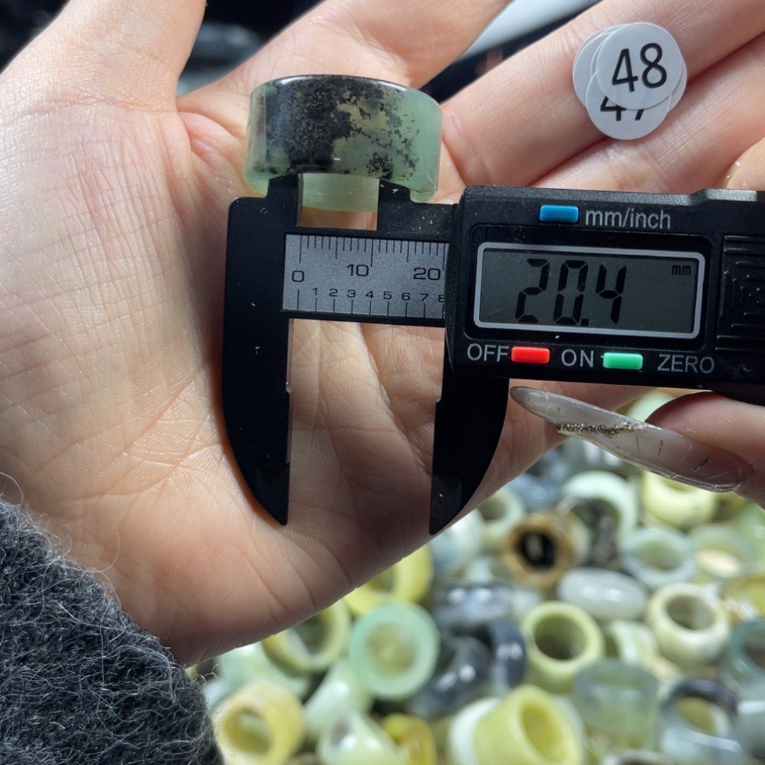 蛇纹石玉未镶嵌戒指