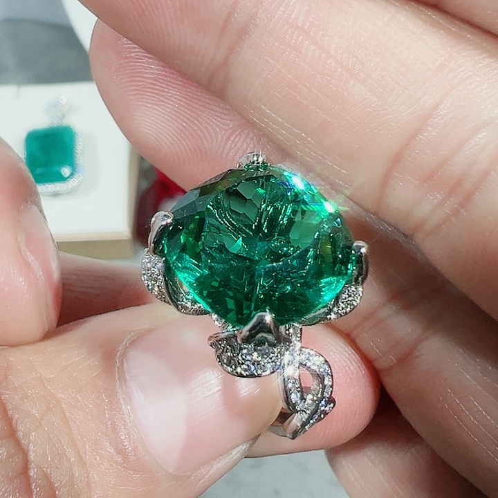 红宝石颈饰未镶嵌