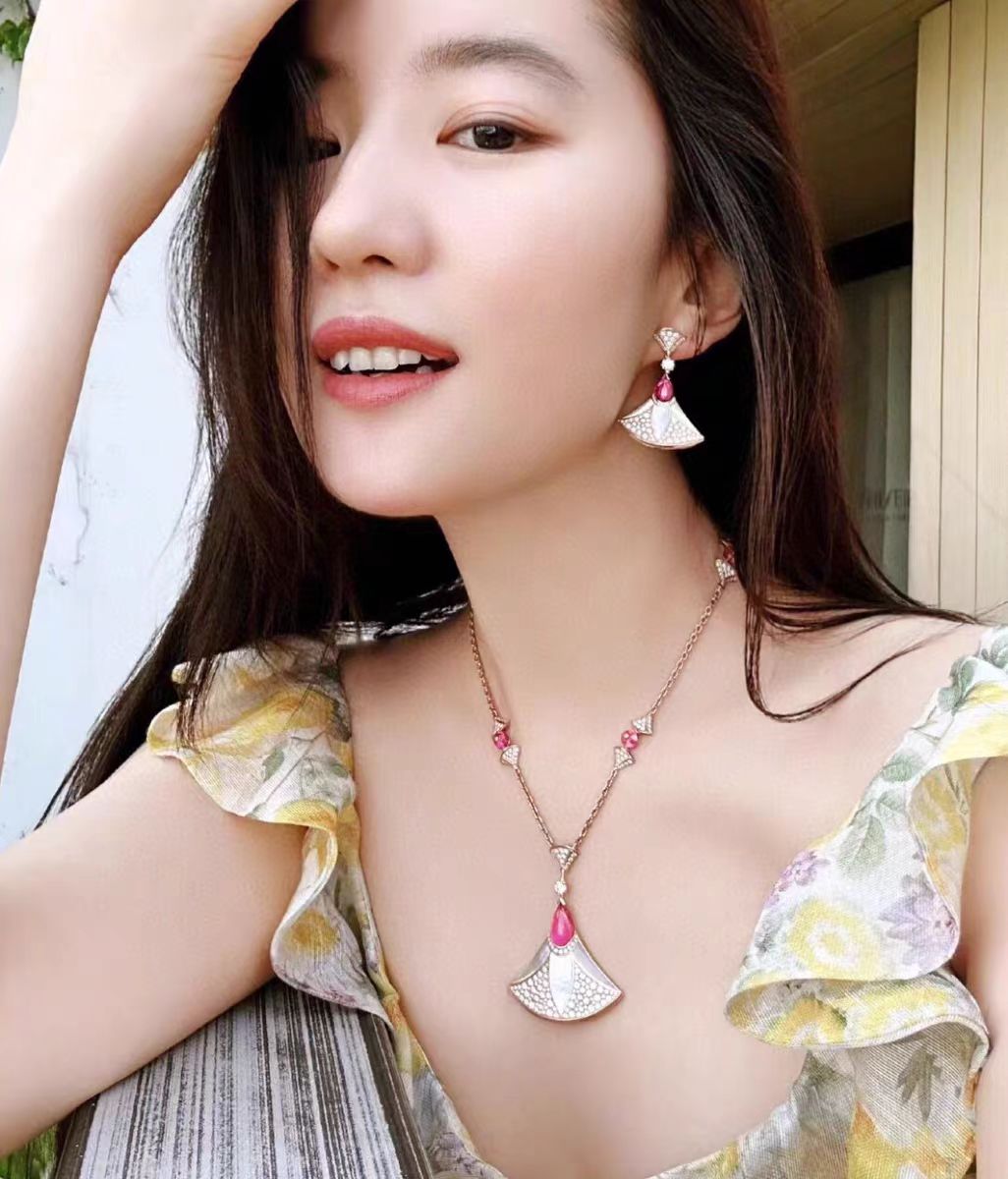 2496项链--18K金750黄金镶嵌轻奢时尚百搭大扇子项链