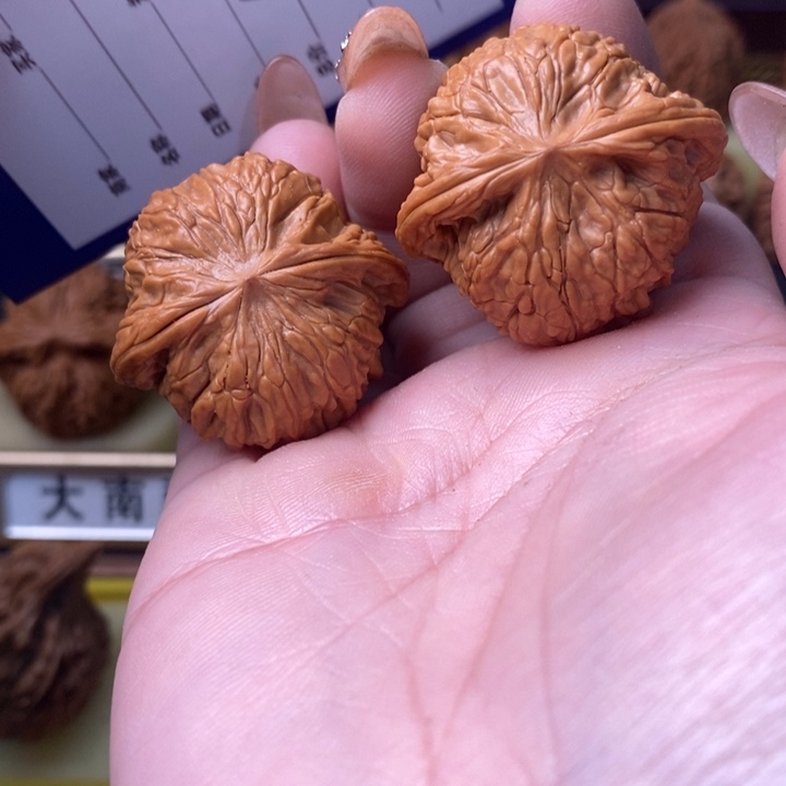 语***秋桃核把件全品磨盘