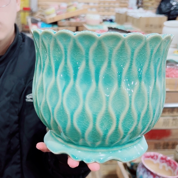 口径20厘米高度18厘米！