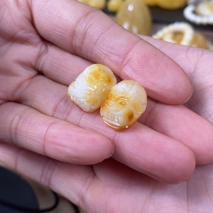 琥珀裸石未镶嵌D****笑貔貅