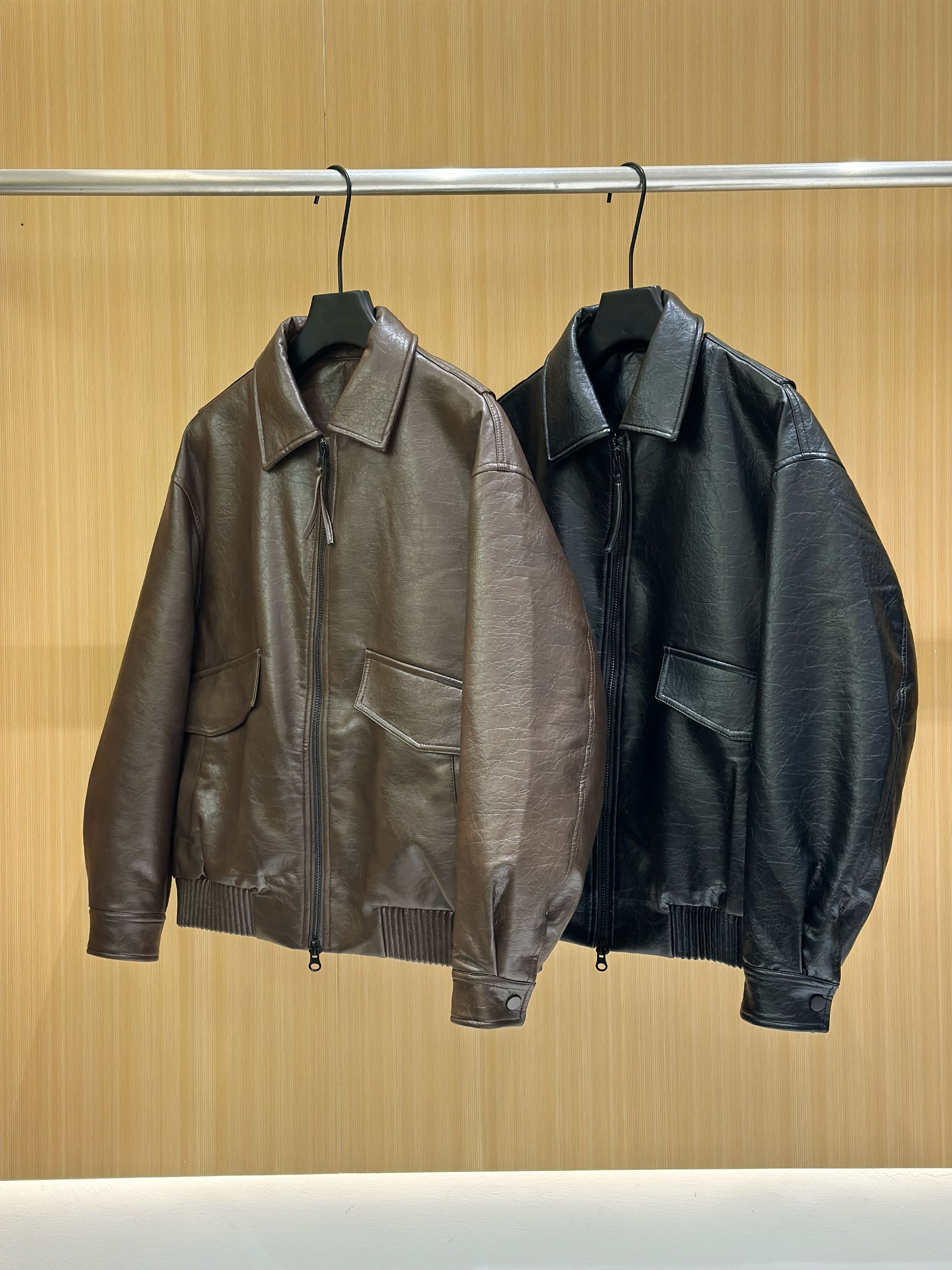 【小瑞服饰】冬季港风翻领韩版休闲压花字母皮衣羽绒