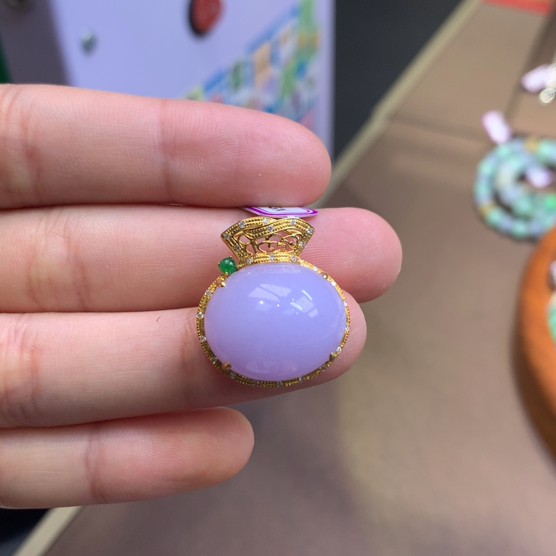 翡翠18K金镶嵌颈饰翡翠