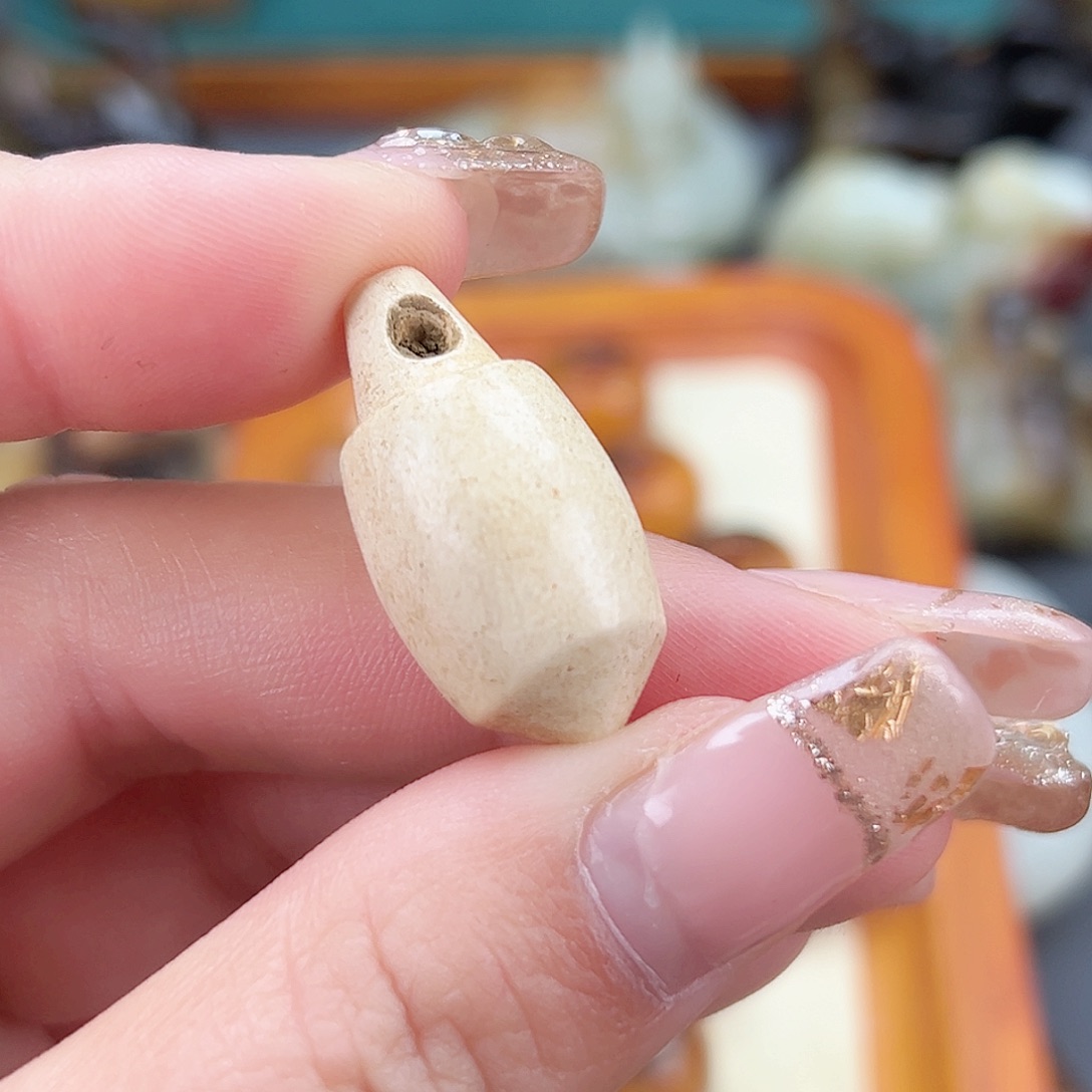 和田玉（糖玉）颈饰未镶嵌