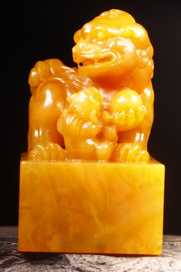 大开门结晶冻田黄石 太狮少狮 规格：8.5×5×5cm 重量：312.4g 