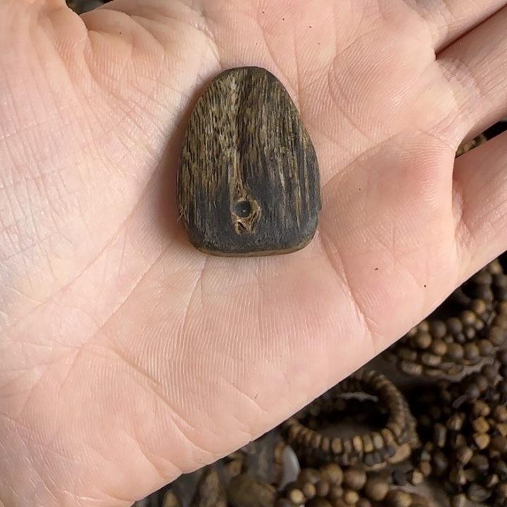 珠串奇楠沉香小吊坠2.62克