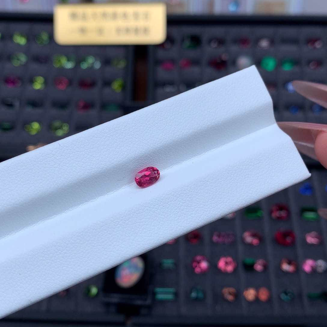 碧玺裸石未镶嵌4*6 1粒