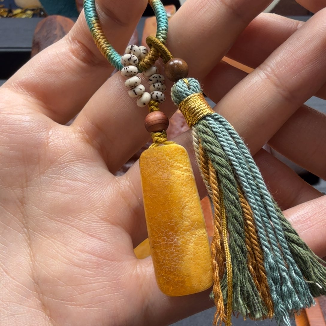 琥珀吊坠(赠链)未镶嵌