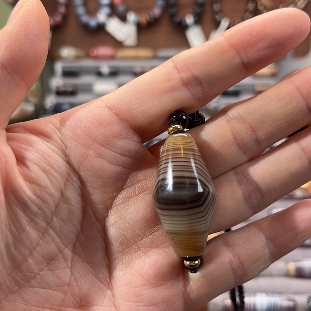 所***光玛瑙/玉髓合金颈饰