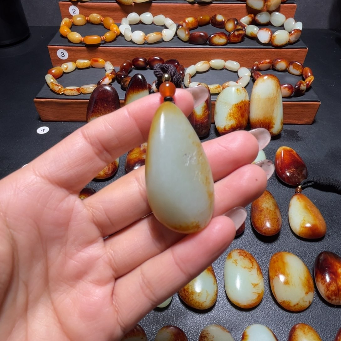 颈饰未镶嵌和田玉