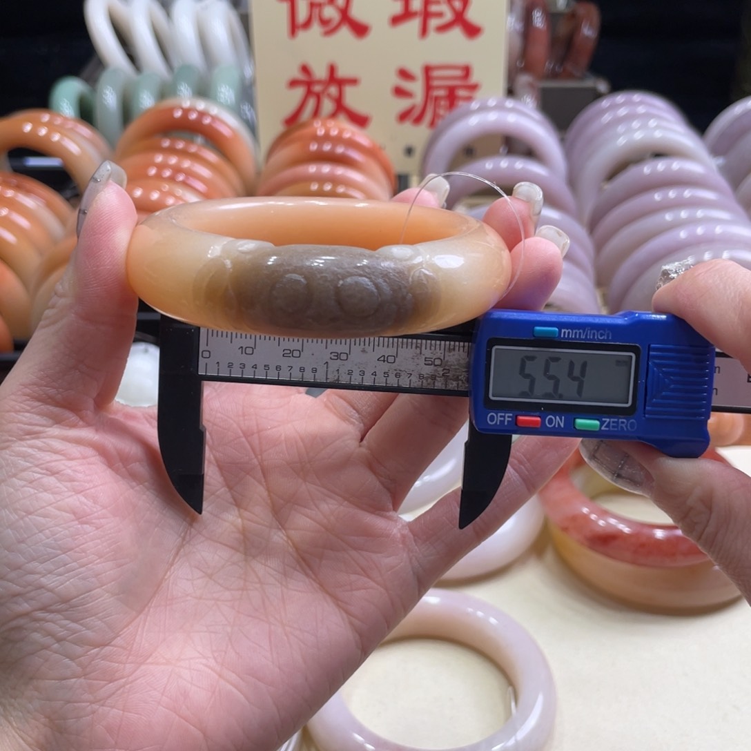 未镶嵌手镯石英质玉