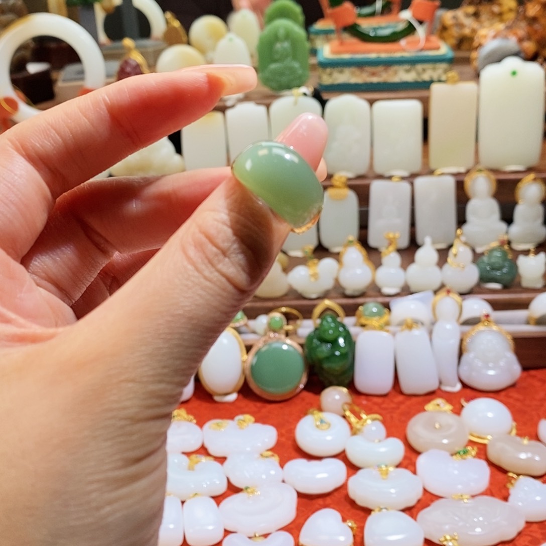 和田玉戒指18K金镶嵌李****i