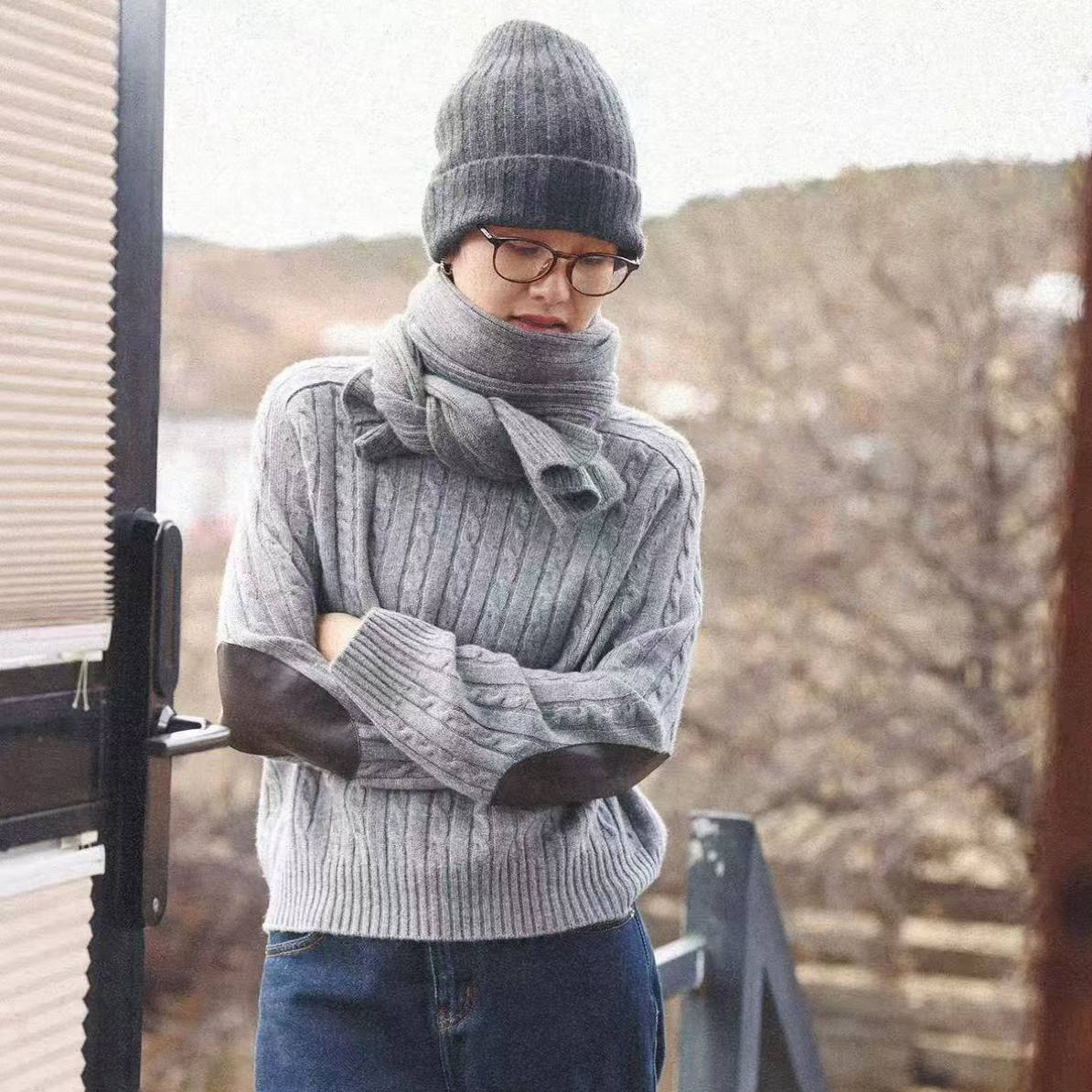 同源加密拼接25秋冬绞花毛衣6735