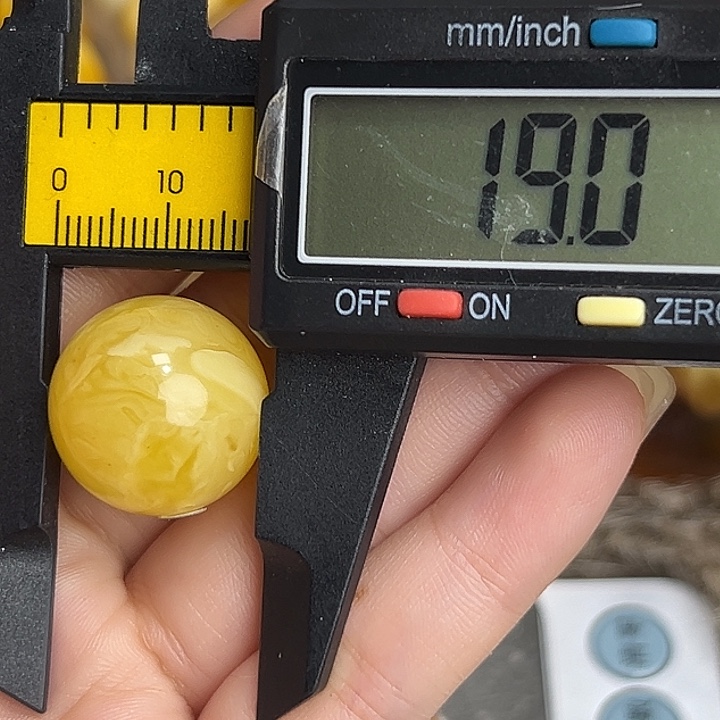 蜜蜡未镶嵌裸石微瑕394