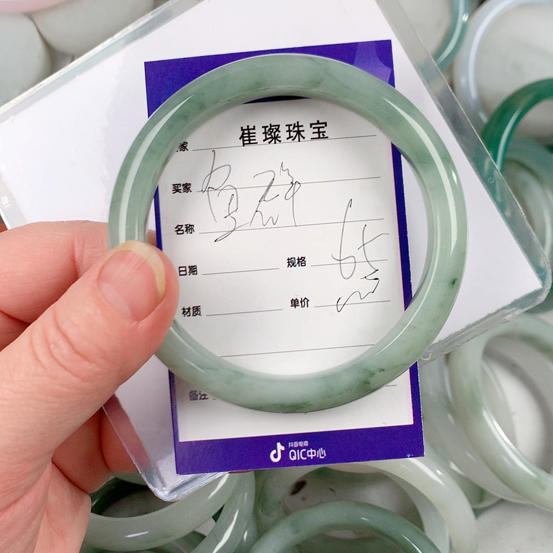 石英质玉手镯未镶嵌鱼****年