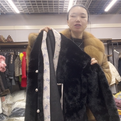 好看好看一点点衣服