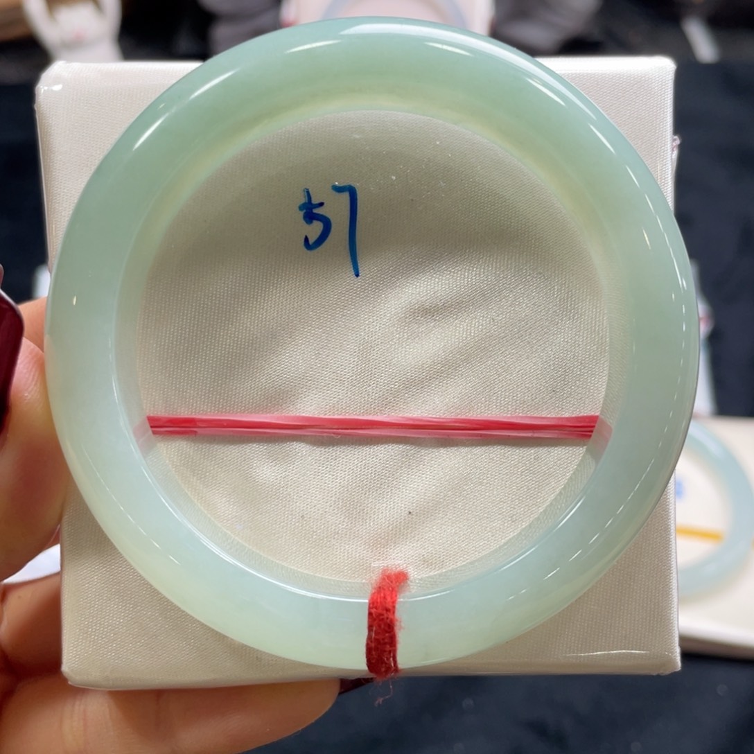 翡翠手镯未镶嵌翡翠手镯