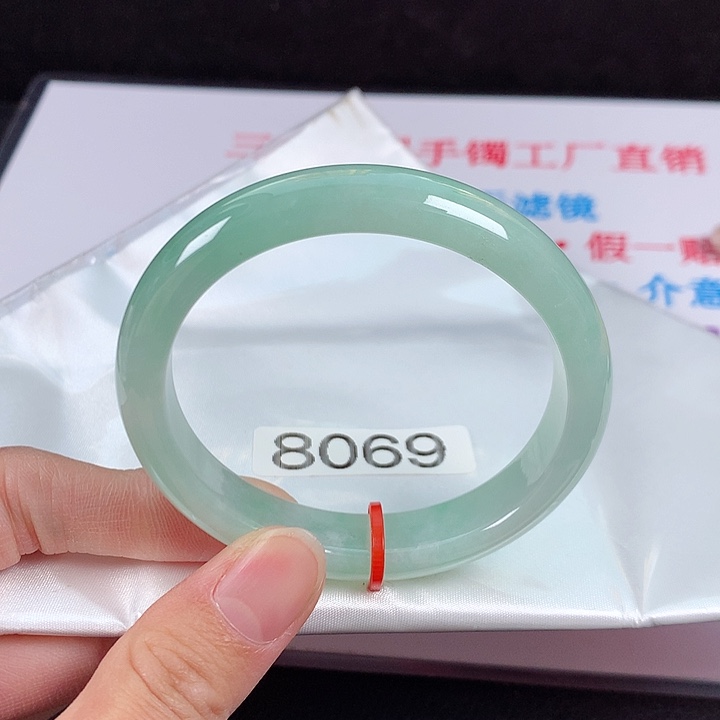 【闪购商品】翡翠手镯未镶嵌56贵妃