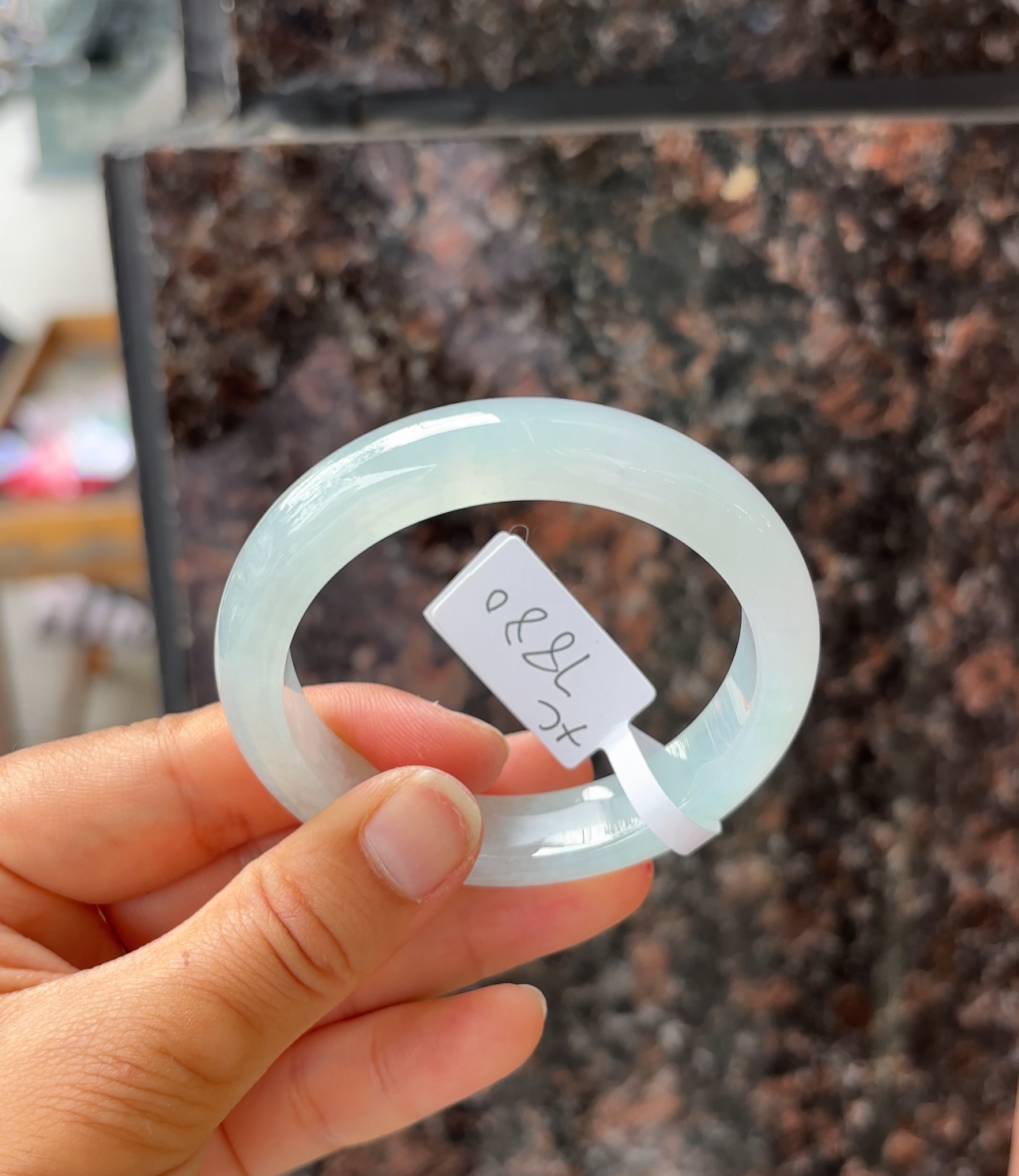 XC（上新）强强推五十三点五高货瑕疵翡翠a货手镯