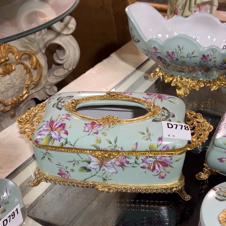 陶瓷铜配瓷纸巾盒长31厘米左右