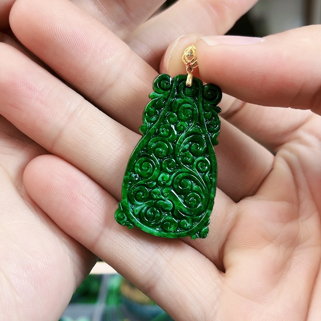翡翠颈饰18K金镶嵌吊坠
