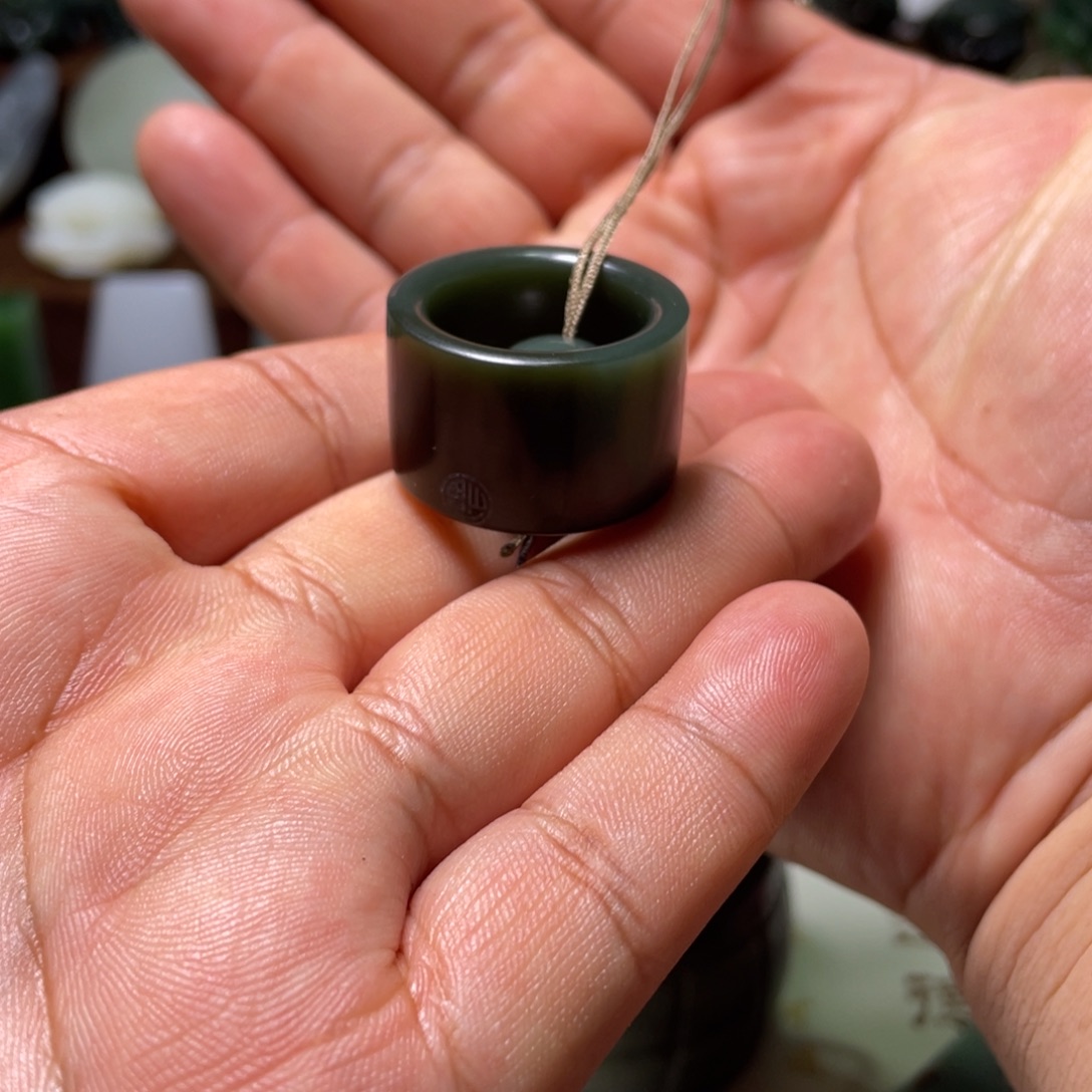 和田玉（糖玉）未镶嵌把件