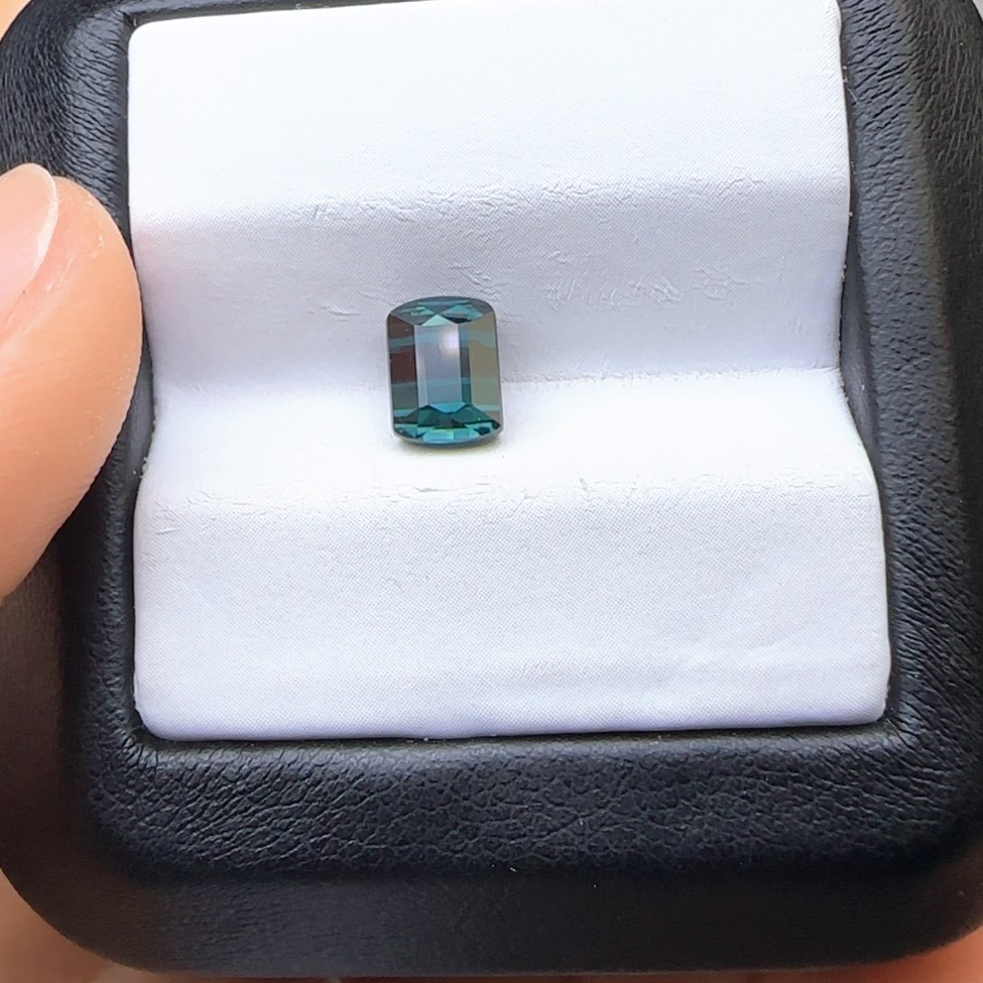 碧玺珠宝半成品未镶嵌天然1.57克拉