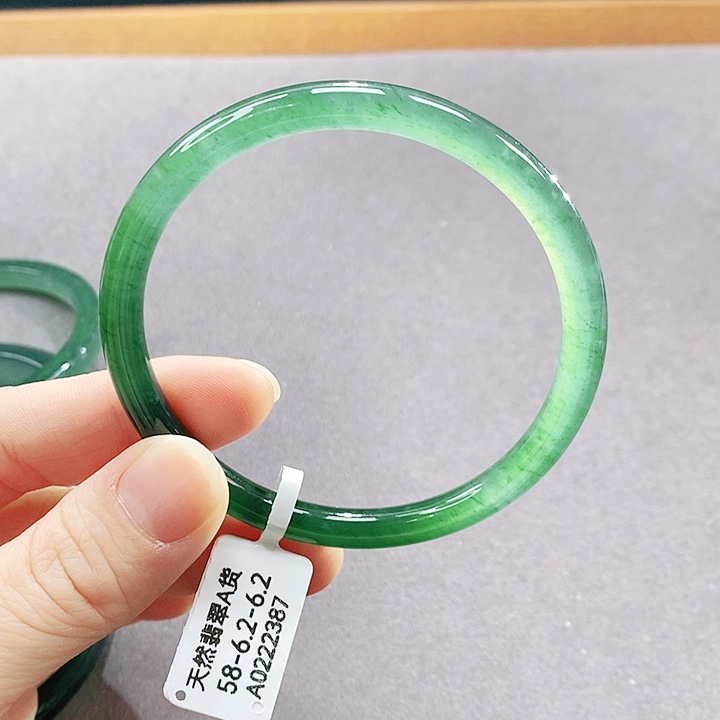 翡翠未镶嵌手镯（圆镯）