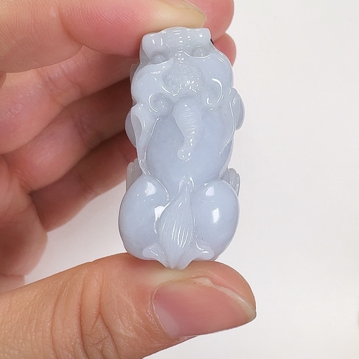 翡翠未镶嵌颈饰貔貅