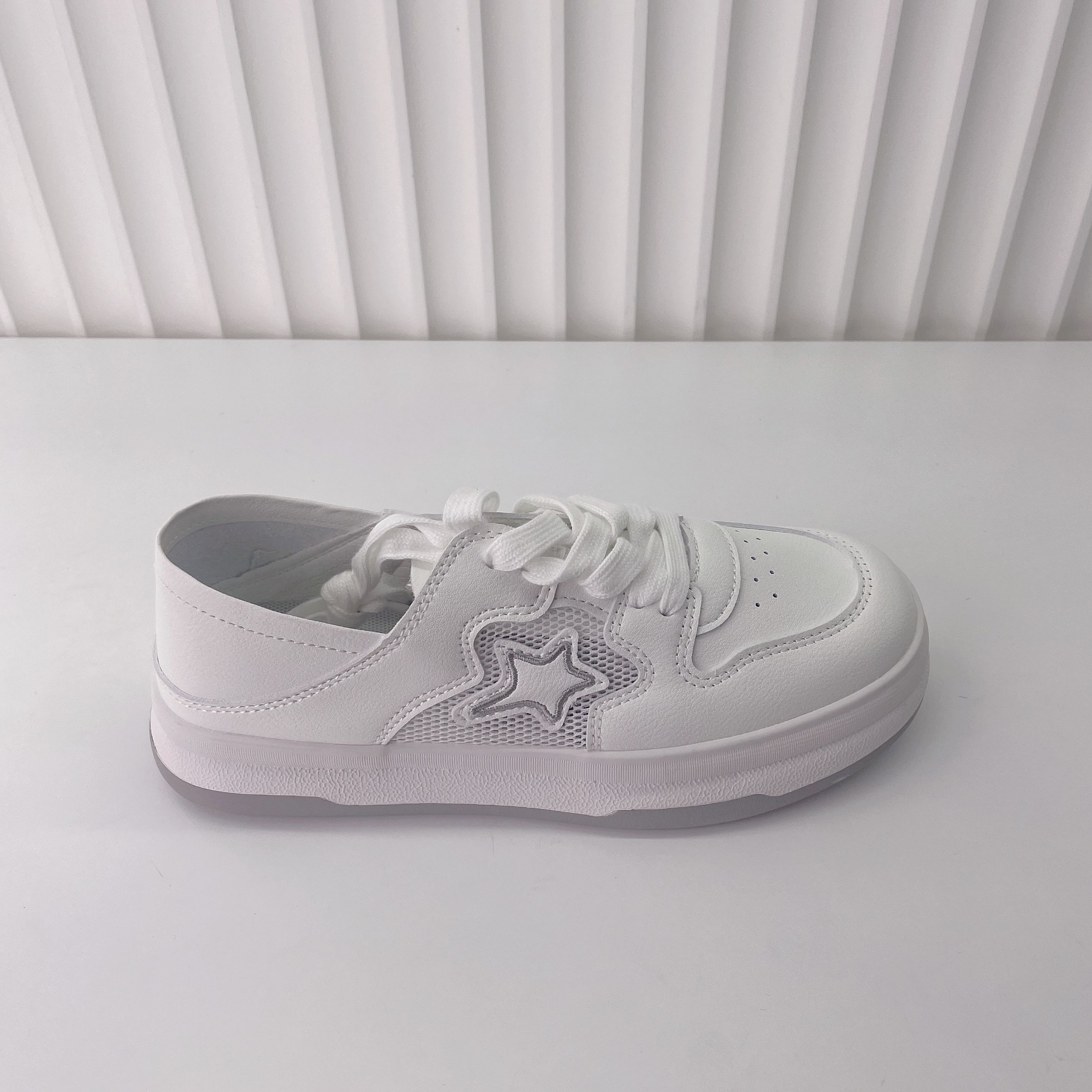 小白鞋春季新款休闲风低跟平底圆头系带拼色板鞋7590A