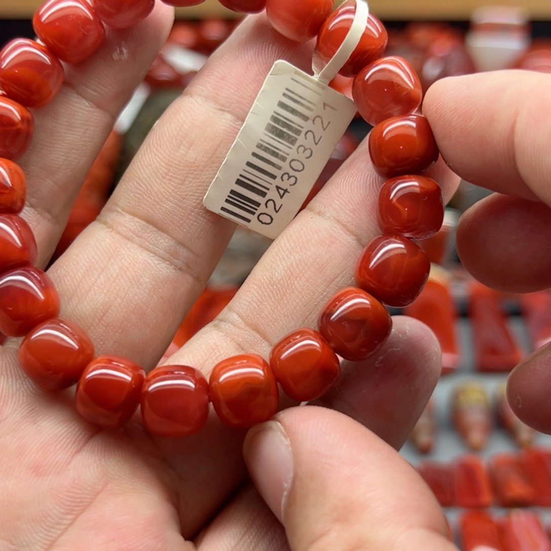 南红玛瑙吊坠未镶嵌