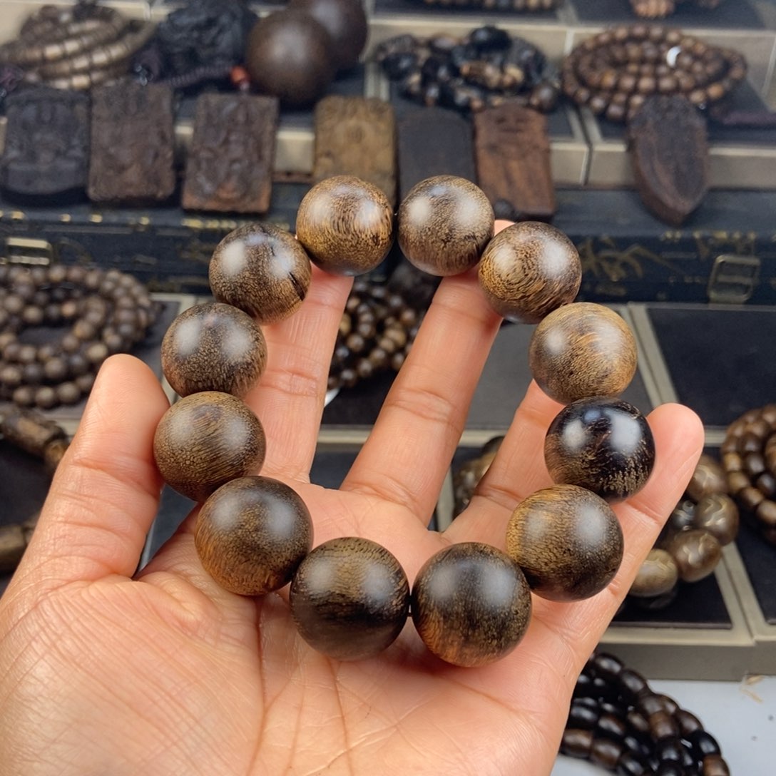 沉香手串風*揚越南芽庄白棋玉化留疤