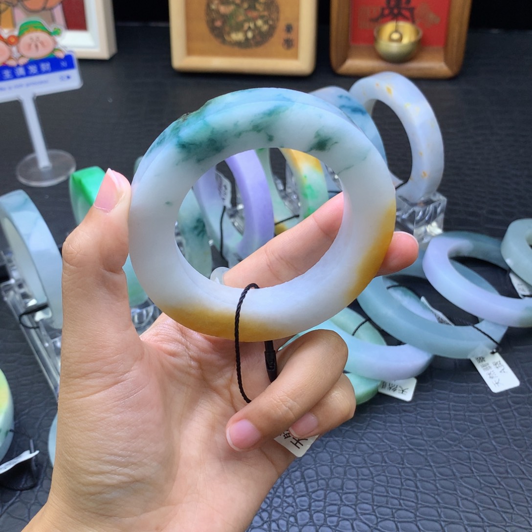 定制翡翠未镶嵌翡翠手镯