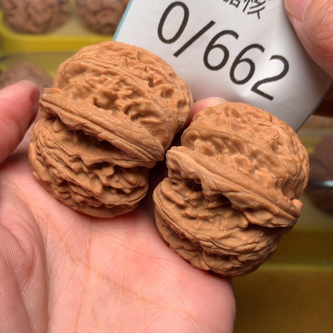 文玩核桃把件红皮球白43