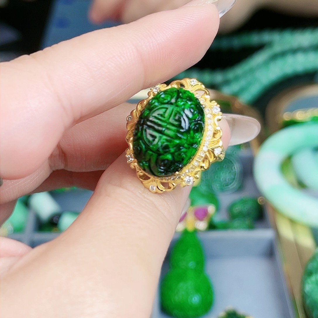 翡翠颈饰银S925镶嵌戒指