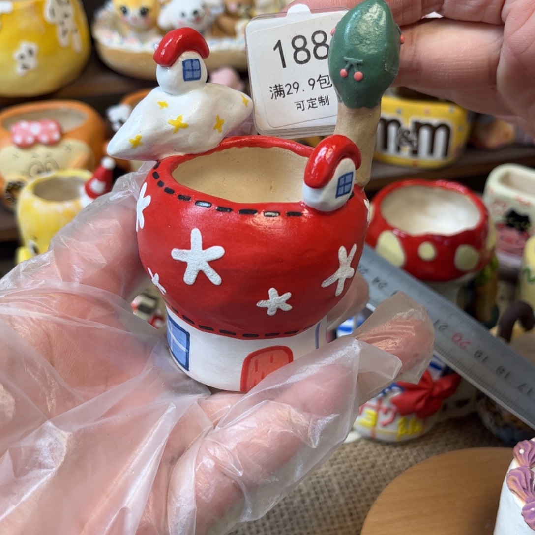 188蘑菇房子手绘花盆