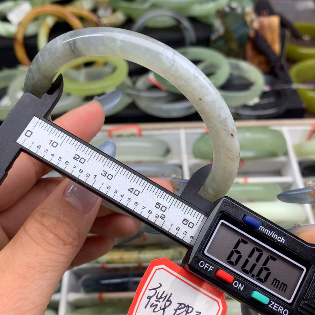 蛇纹石玉未镶嵌手镯909