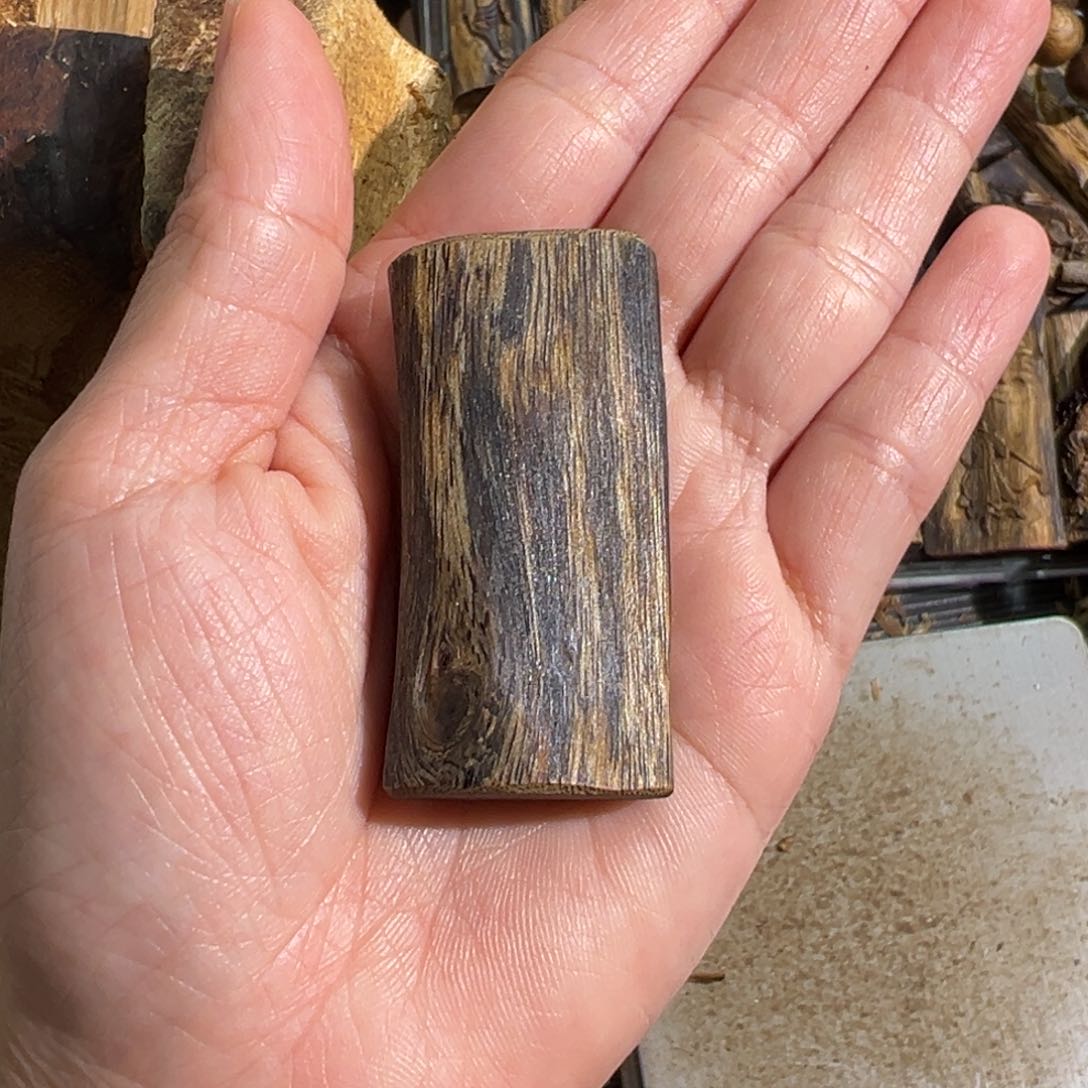 沉香吊坠绿奇楠吊坠9.7克